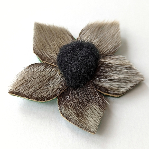 Vintage Handmade Inuit Real Fur Flower Brooch Made in Canada Indigenous Folk Art - Picture 4 of 12